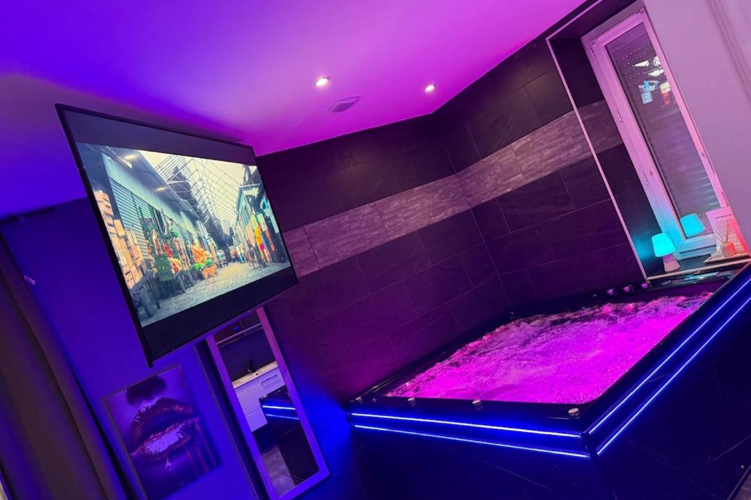 Photo of Others in La Machine