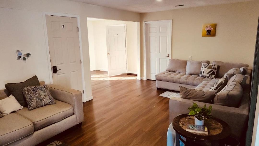 Photo of Livingroom in Candler-McAfee