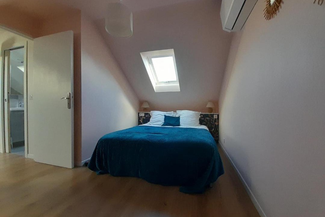 Photo of Bedroom in Eaubonne