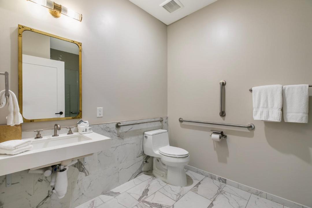 Photo of Bathroom in East Garden City