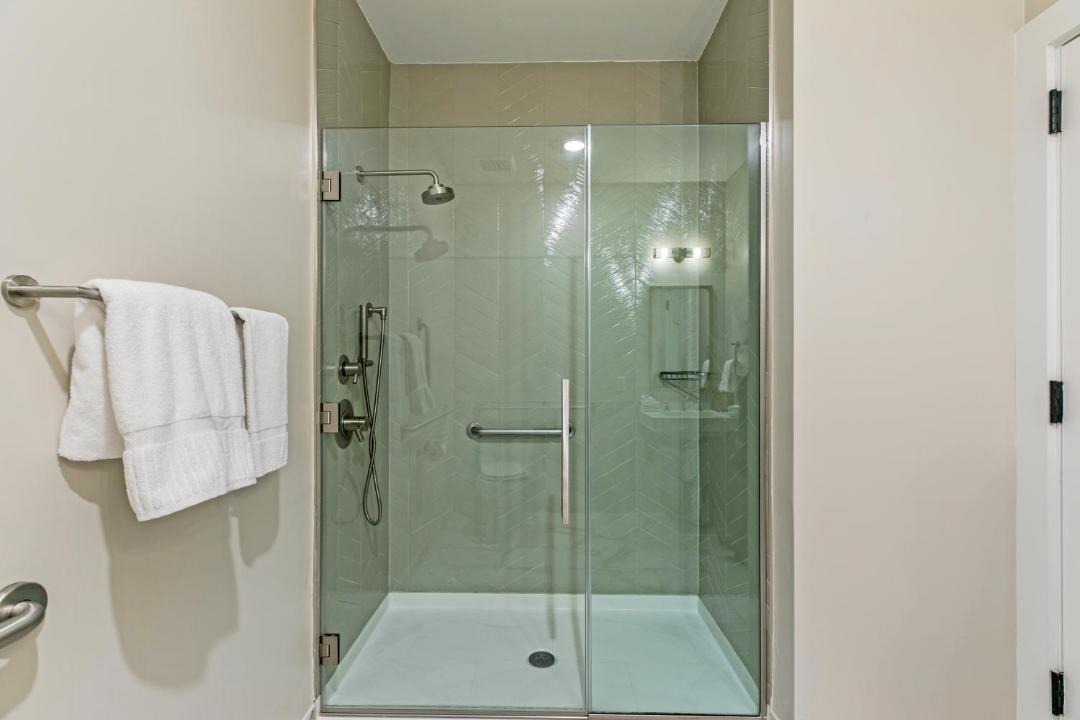 Photo of Bathroom in East Garden City