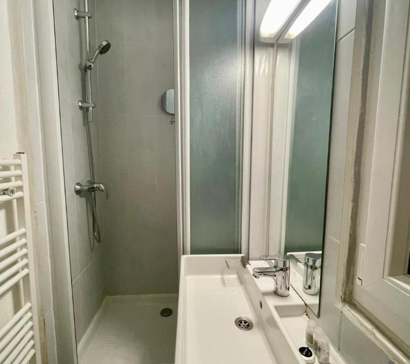 Photo of Bathroom in Parc-de-Montsouris