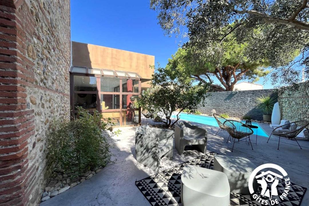 Photo of Others in Pia