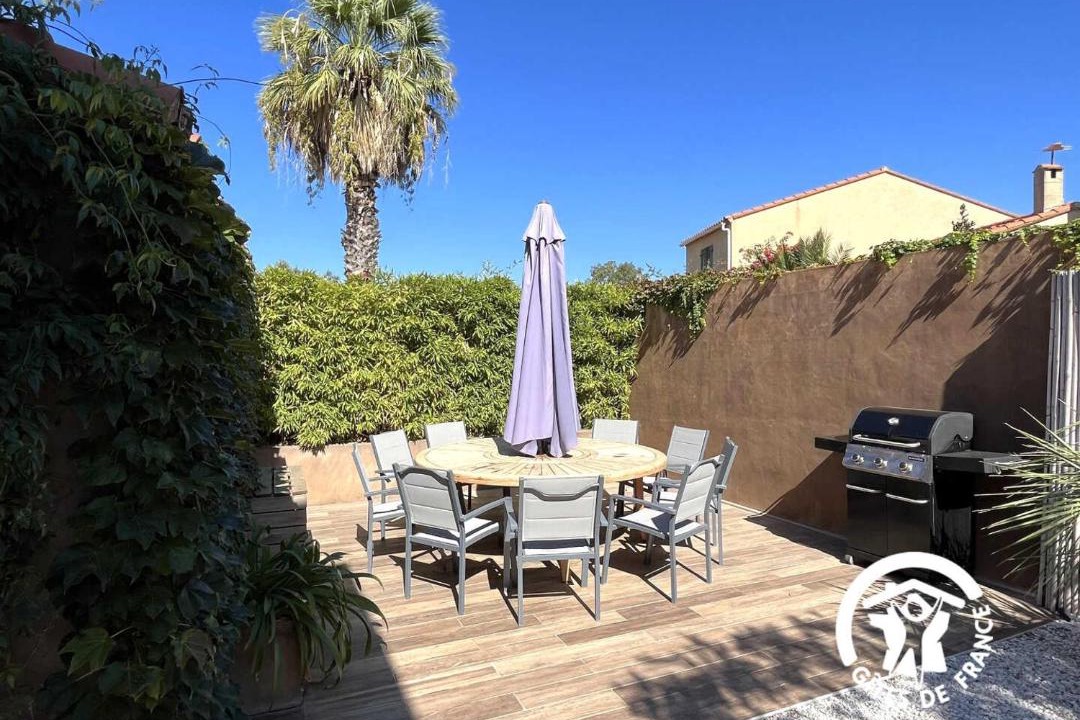 Photo of Others in Pia