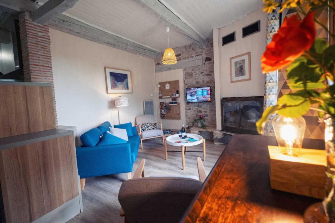 Photo of Others in Larroque