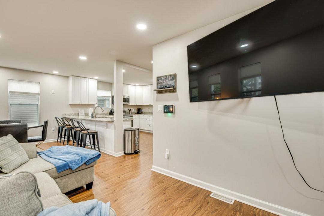 Photo of Livingroom in Jefferson Park