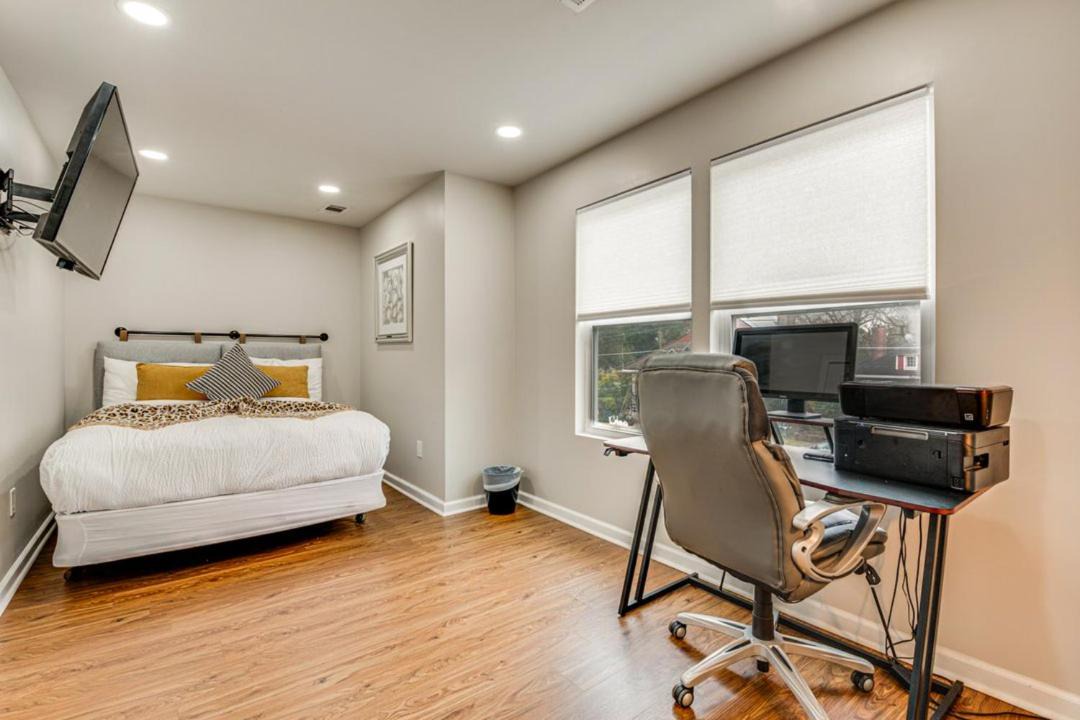 Photo of Bedroom in Jefferson Park
