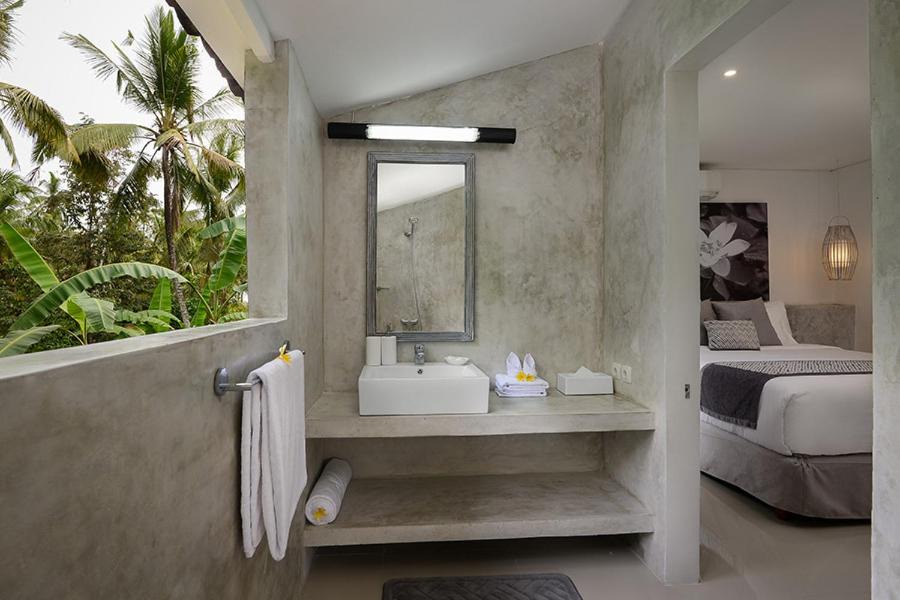 Photo of Bathroom in Suraberata