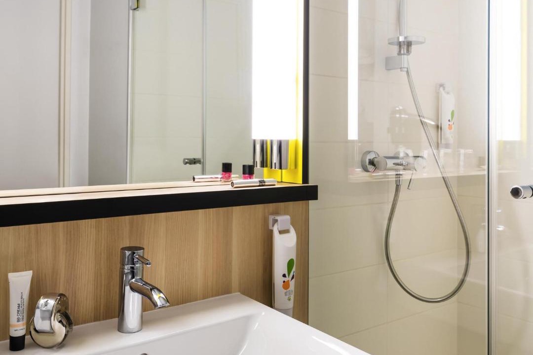 Photo of Bathroom in Guyancourt