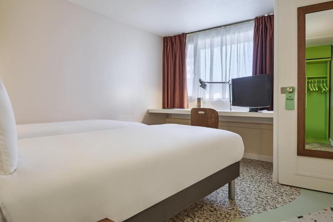Photo of Bedroom in Voisins-le-Bretonneux