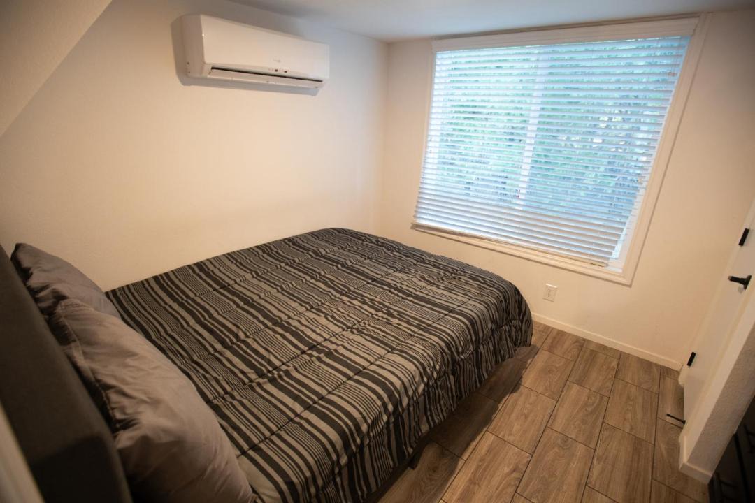 Photo of Bedroom in Groveland