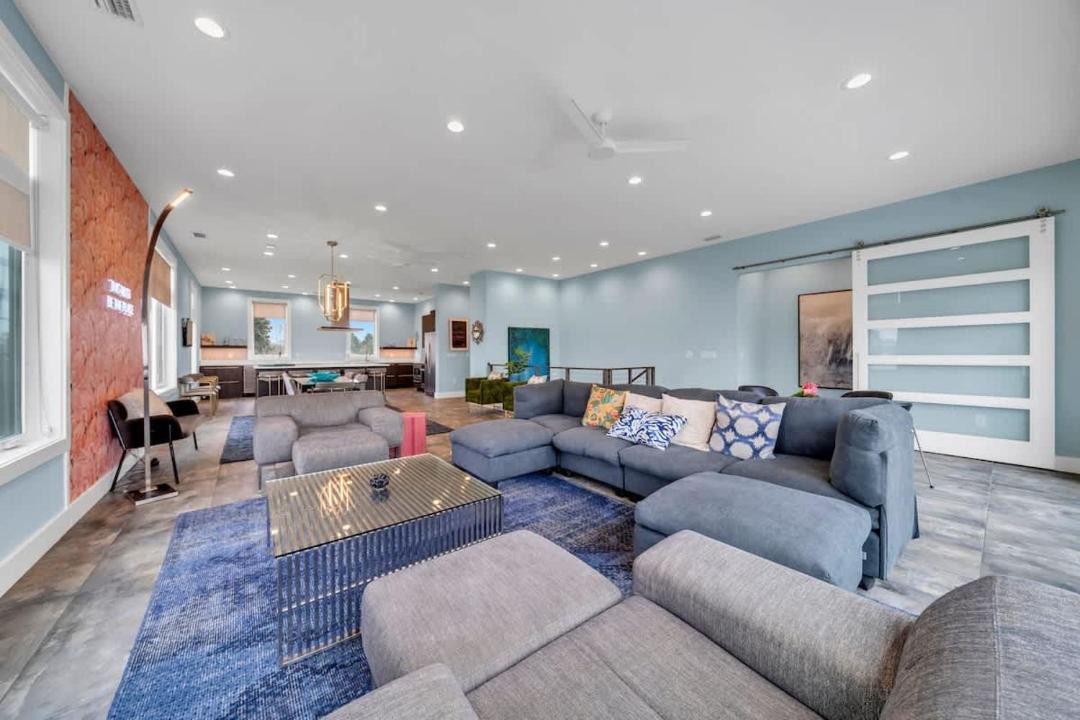 Photo of Others in Avalon Beach Estates