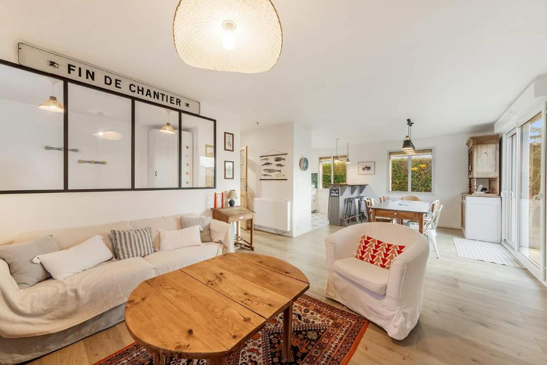 Photo of Livingroom in Saint-Coulomb