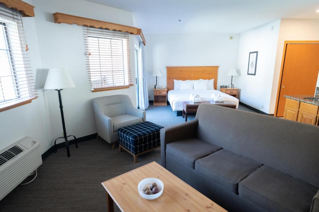 Photo of Others in Downtown Leavenworth