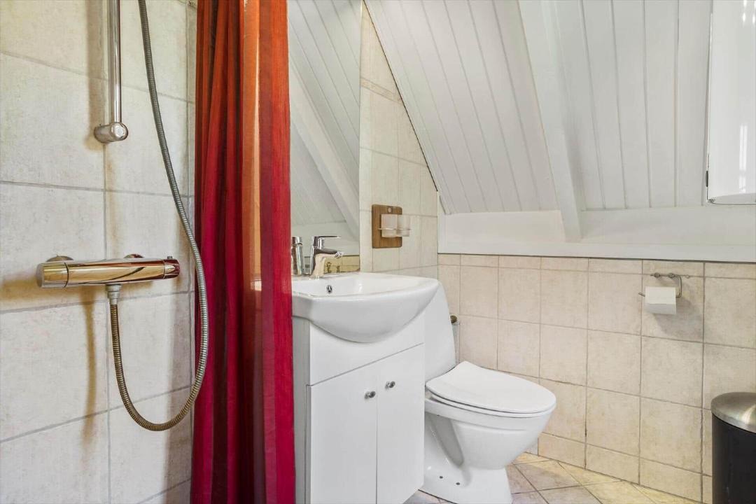 Photo of Bathroom in Fur
