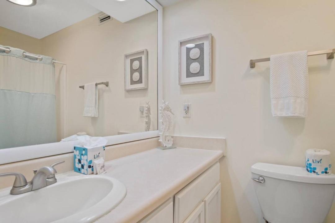 Photo of Bathroom in Night Heron