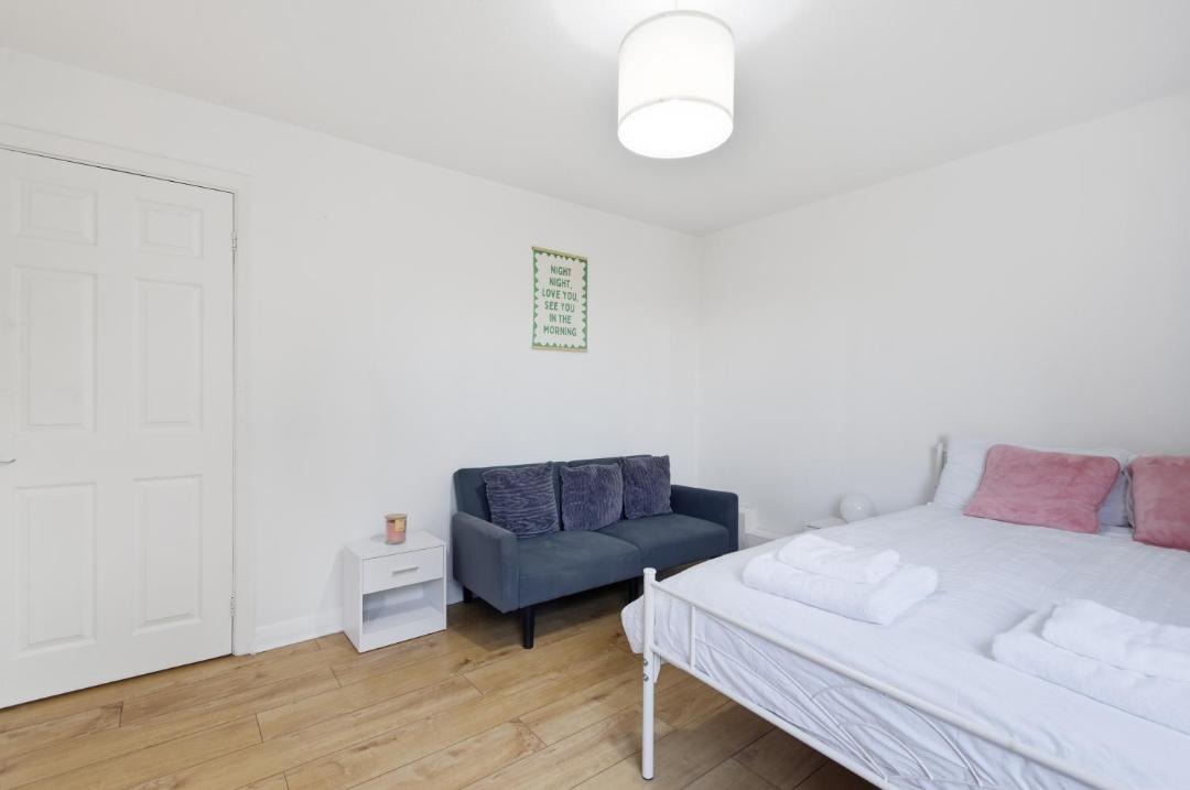 Photo of Bedroom in Purley