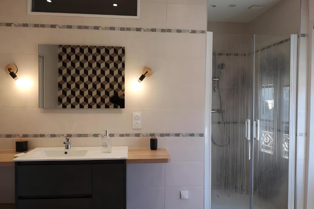 Photo of Others in Lison