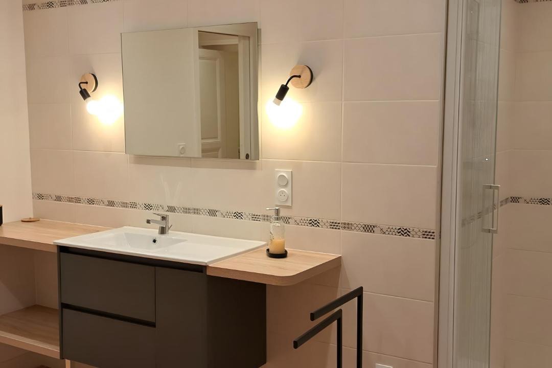 Photo of Others in Lison