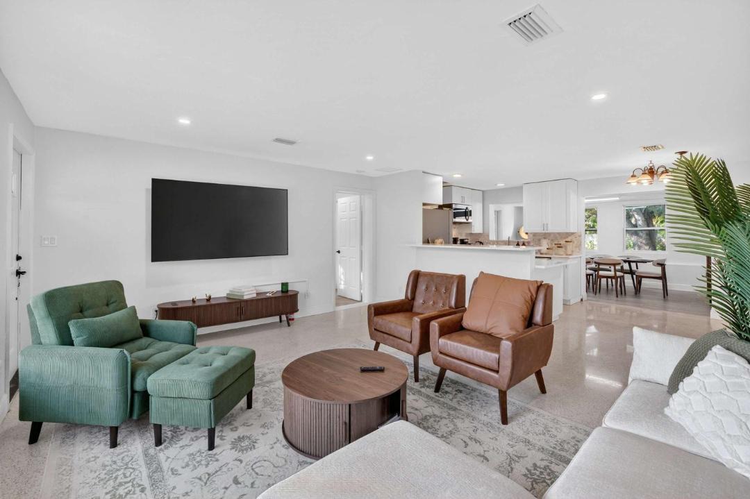 Photo of Livingroom in Central Corals
