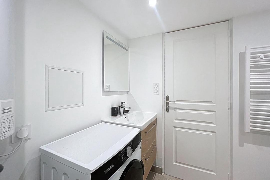 Photo of Bathroom in Griffon - Royale