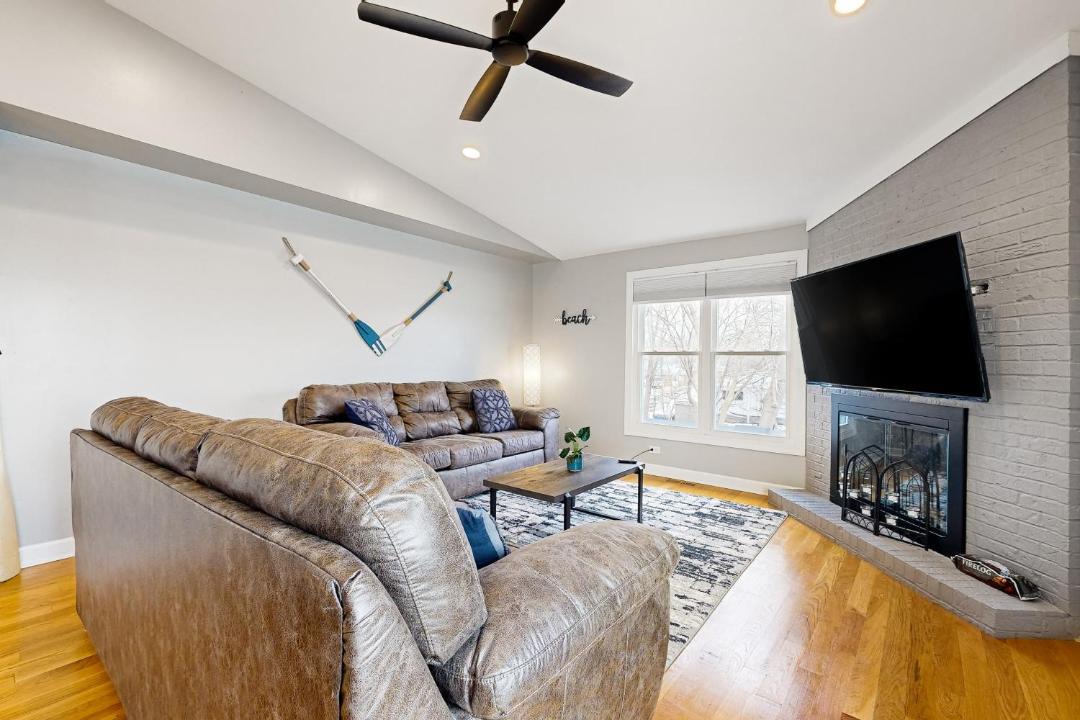 Photo of Livingroom in Channel Lake