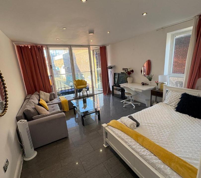 Photo of Others in Shadwell