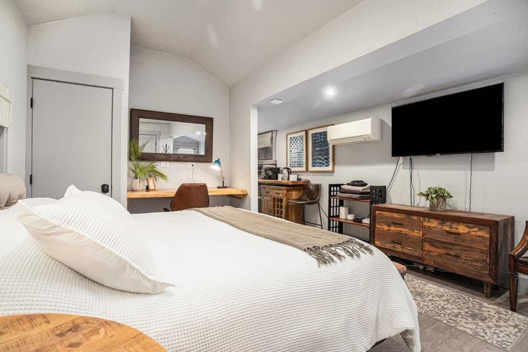 Photo of Bedroom in Upper Telegraph