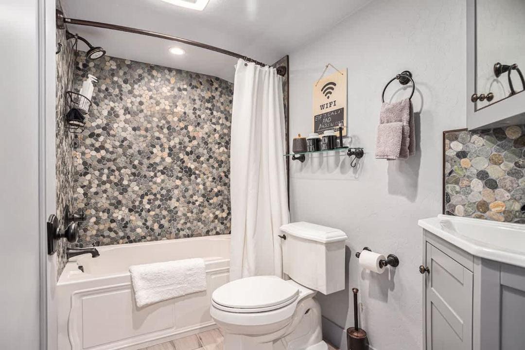 Photo of Bathroom in Upper Telegraph