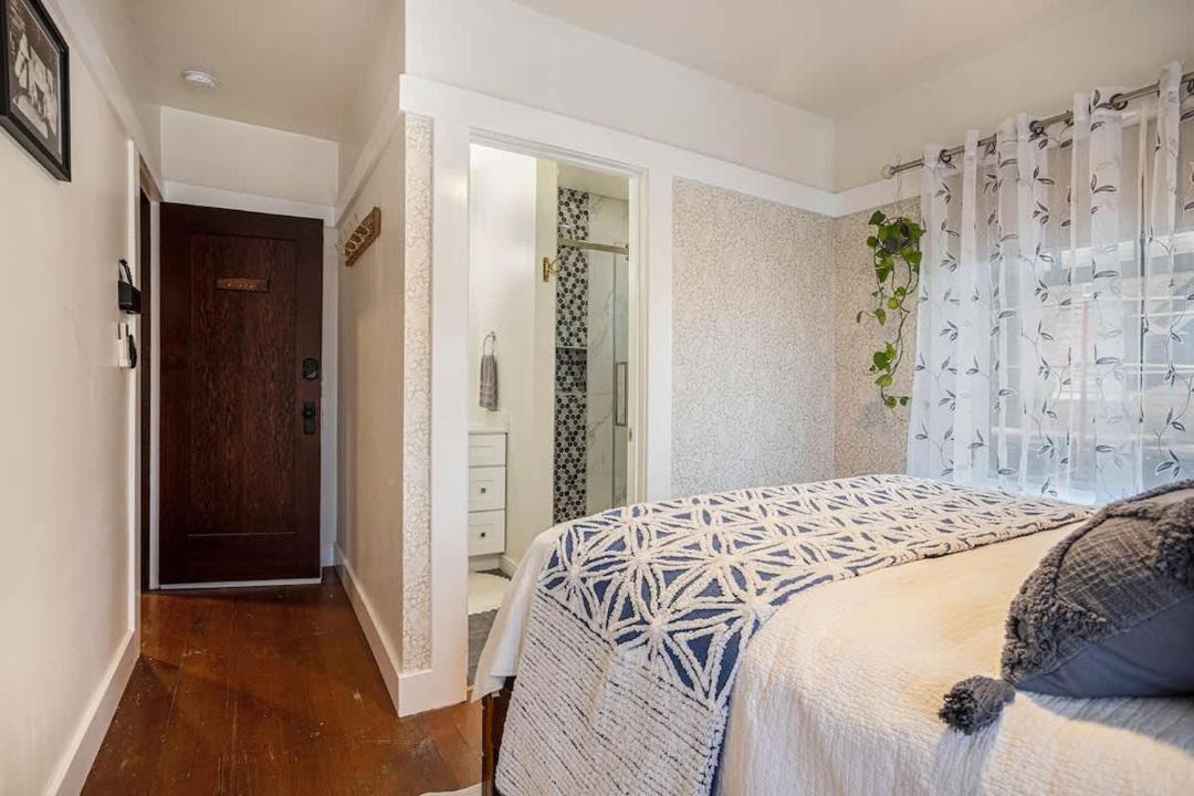 Photo of Bedroom in Upper Telegraph