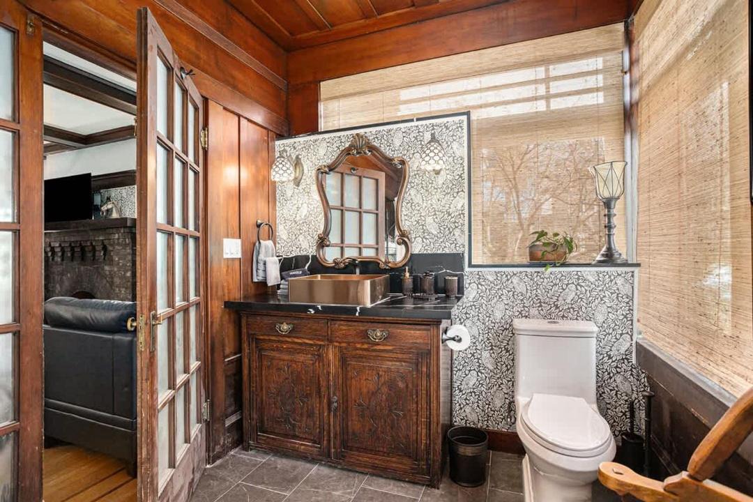 Photo of Bathroom in Upper Telegraph