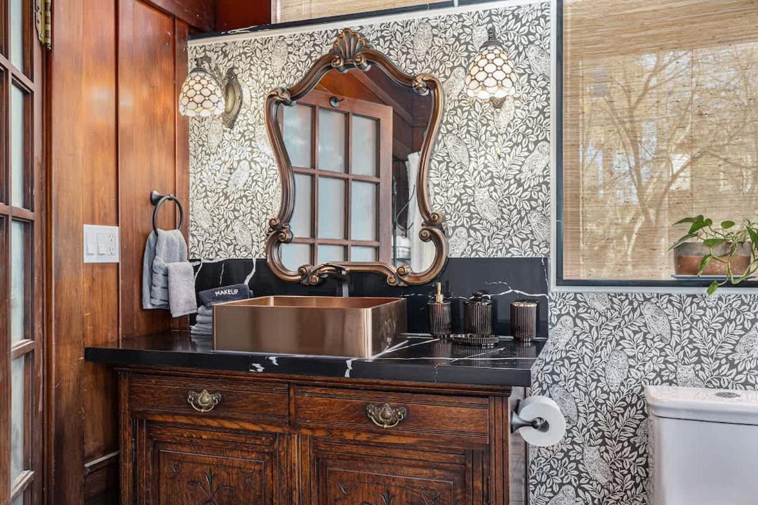 Photo of Bathroom in Upper Telegraph