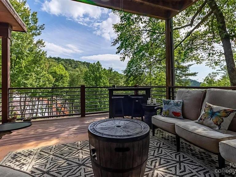 Photo of Patio Balcony in Lake Toxaway