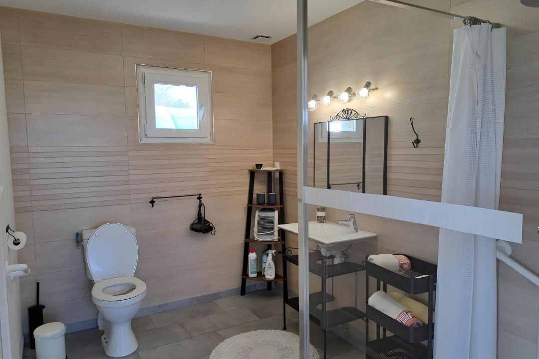 Photo of Others in Lison