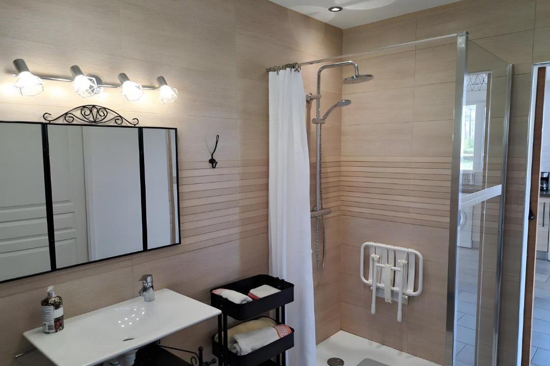 Photo of Others in Lison