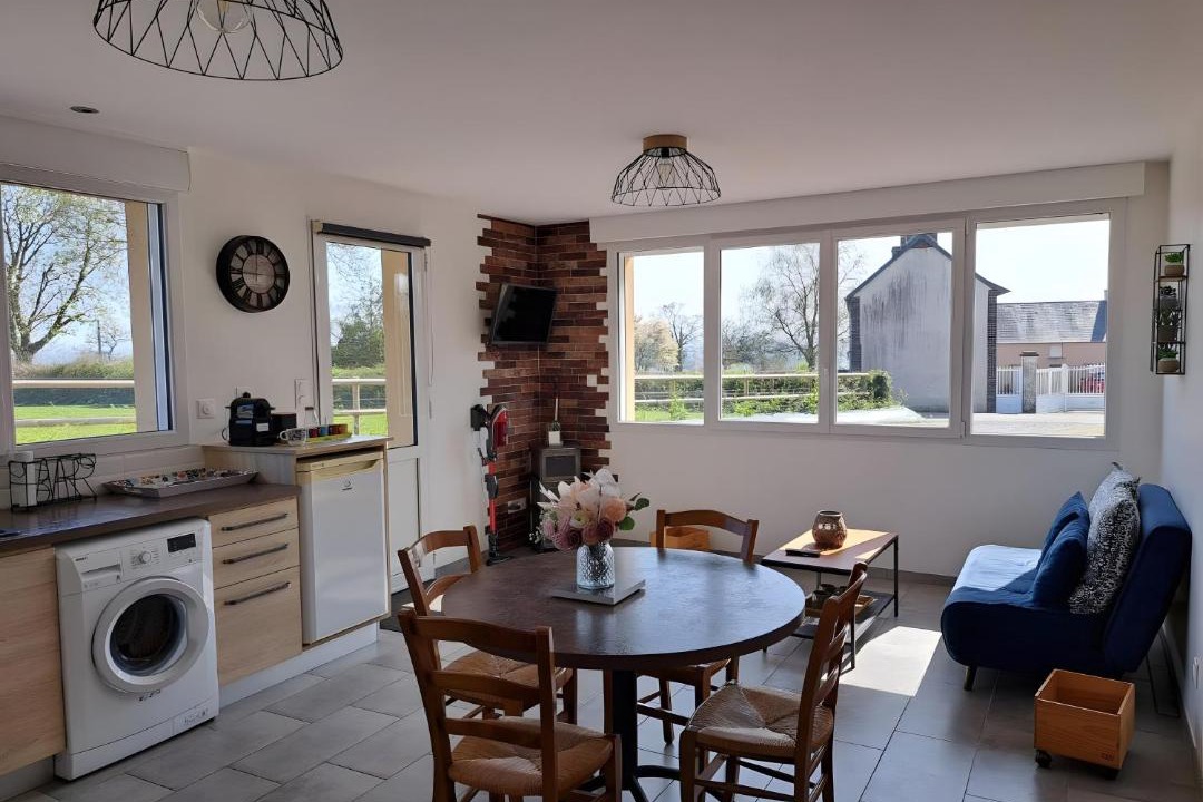 Photo of Others in Lison