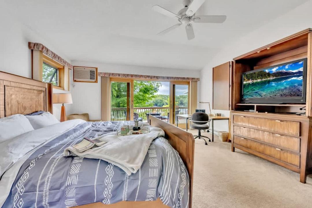 Photo of Others in Lake Ariel