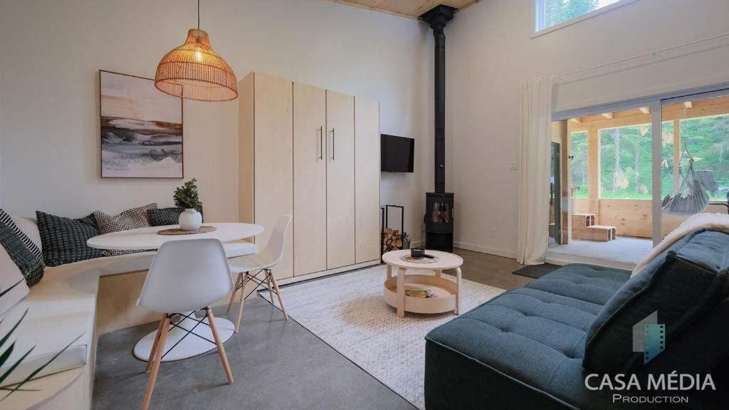 Photo of Livingroom in Notre-Dame-de-la-Merci