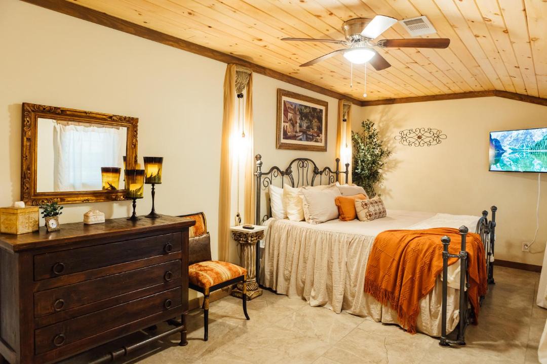 Photo of Bedroom in Dahlonega