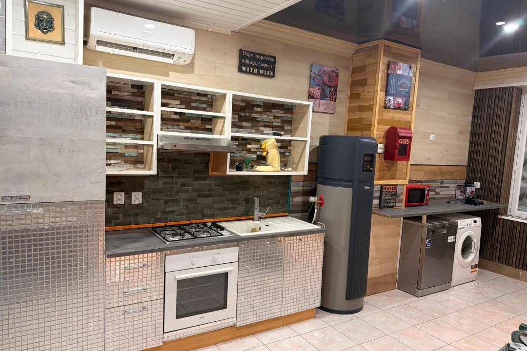 Photo of Others in Marconne