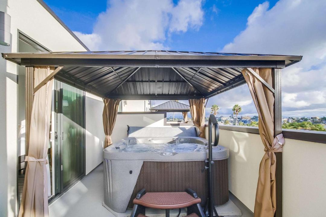 Photo of Patio Balcony in University Heights
