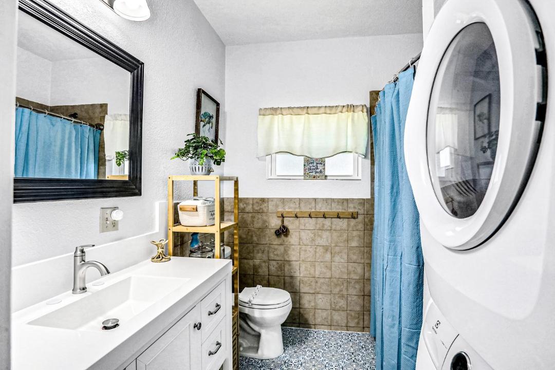 Photo of Bathroom in Edgewater
