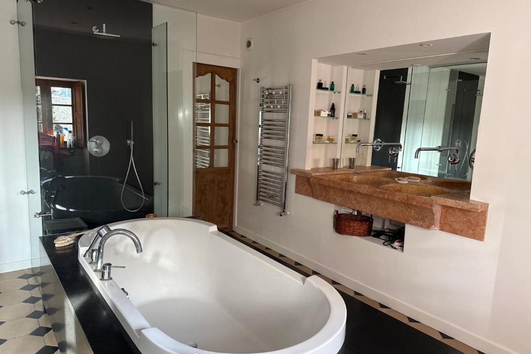 Photo of Bathroom in Mercurey