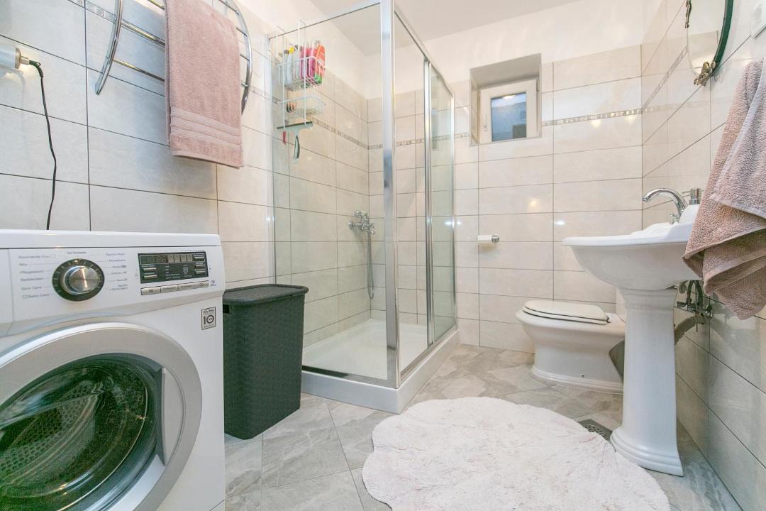 Photo of Bathroom in Plomin