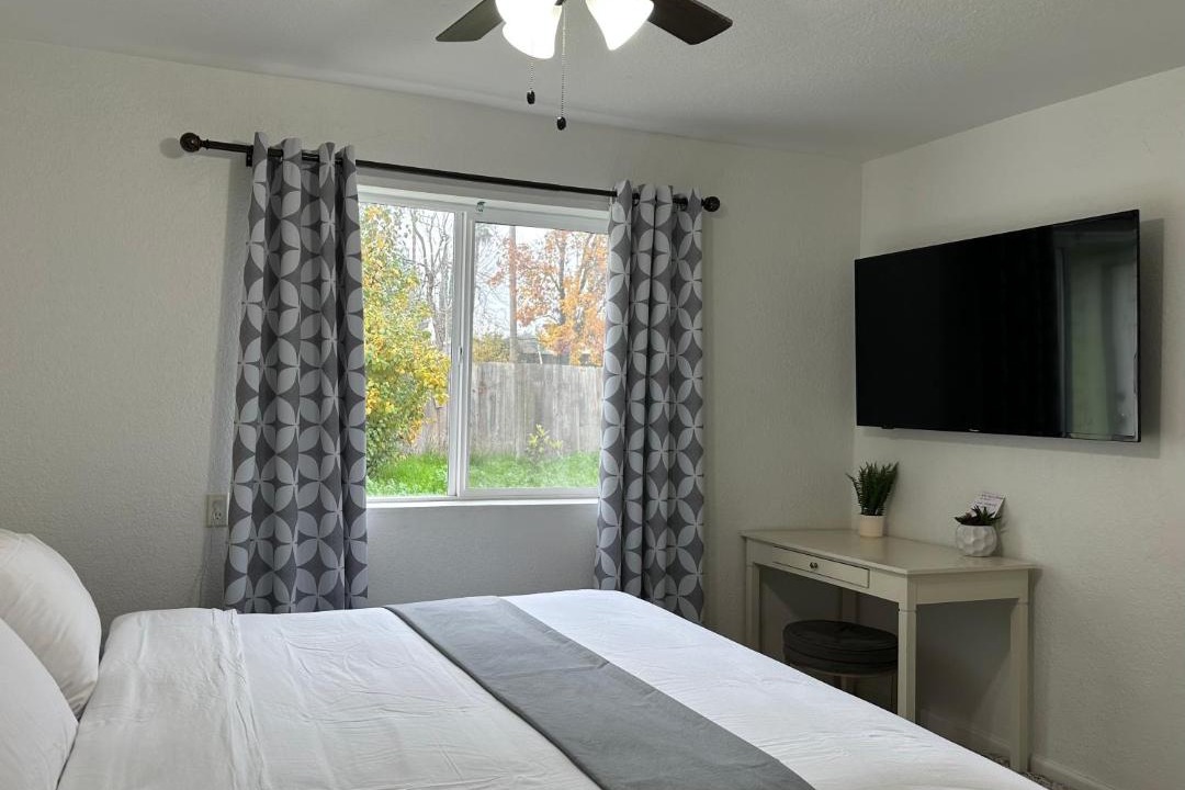 Photo of Bedroom in Arden-Arcade