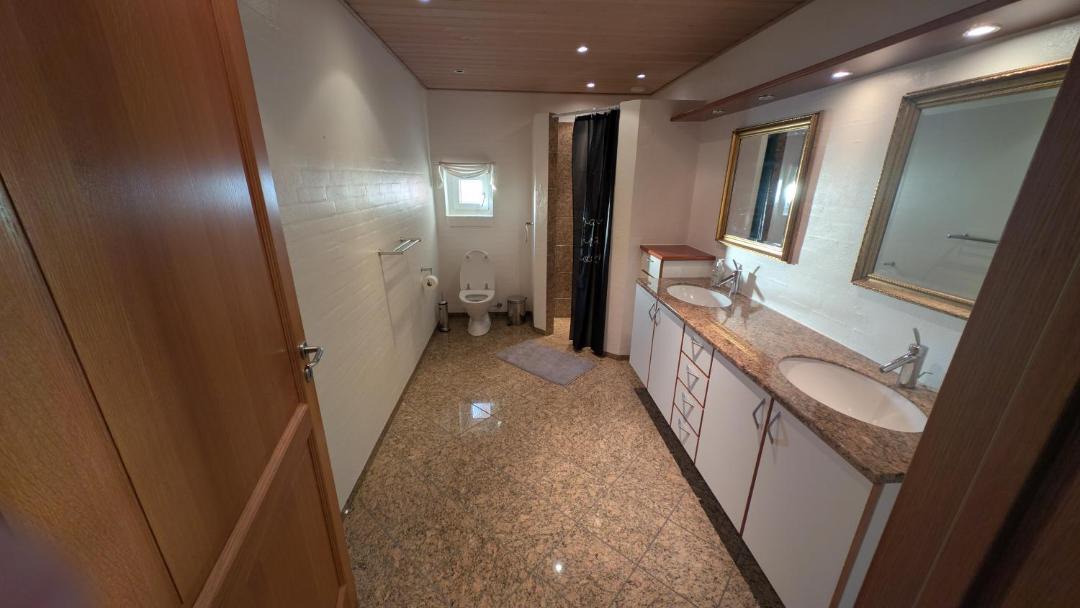 Photo of Others in Henne