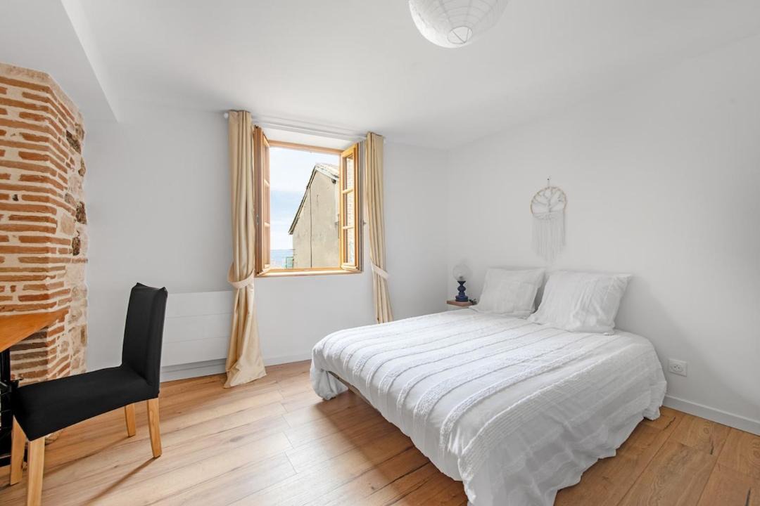 Photo of Bedroom in Castelnau-de-Montmiral