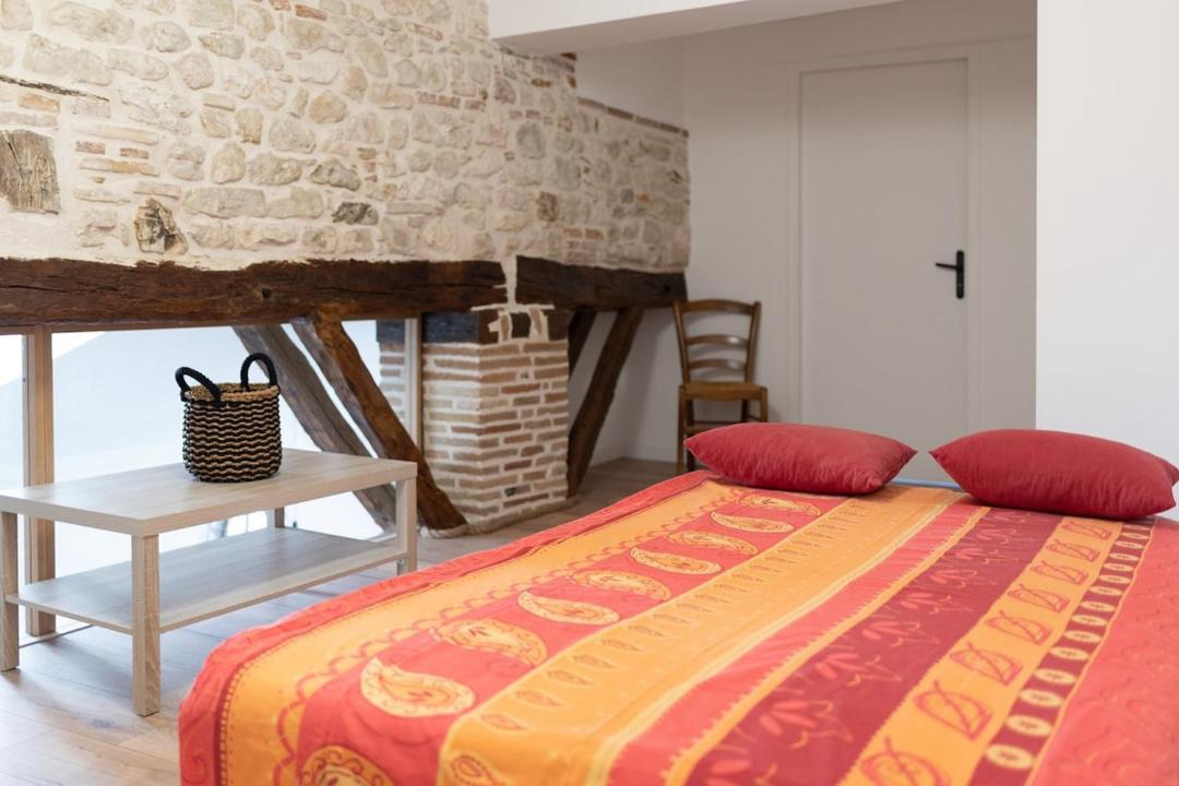 Photo of Bedroom in Castelnau-de-Montmiral