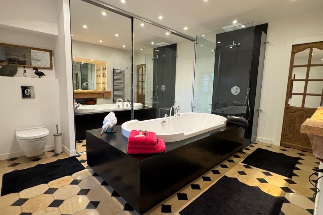 Photo of Bathroom in Mercurey