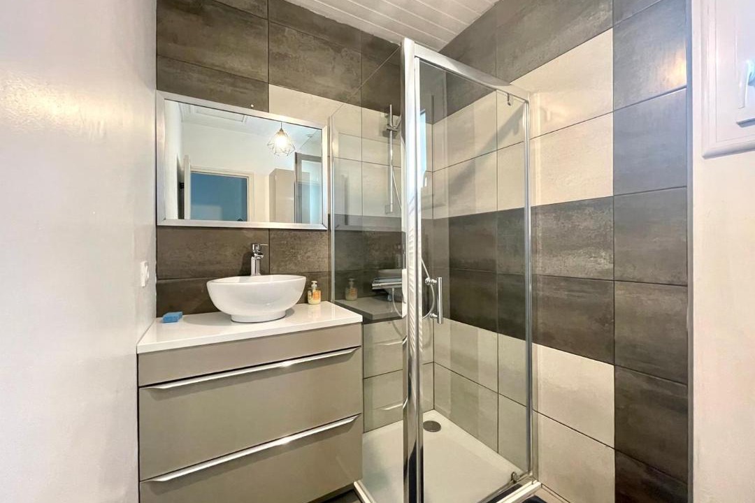 Photo of Bathroom in Angles
